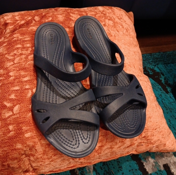 Crocs Kelli Sandals Woman's Size 7 Navy Dark Blue Iconic Comfort - Picture 2 of 5
